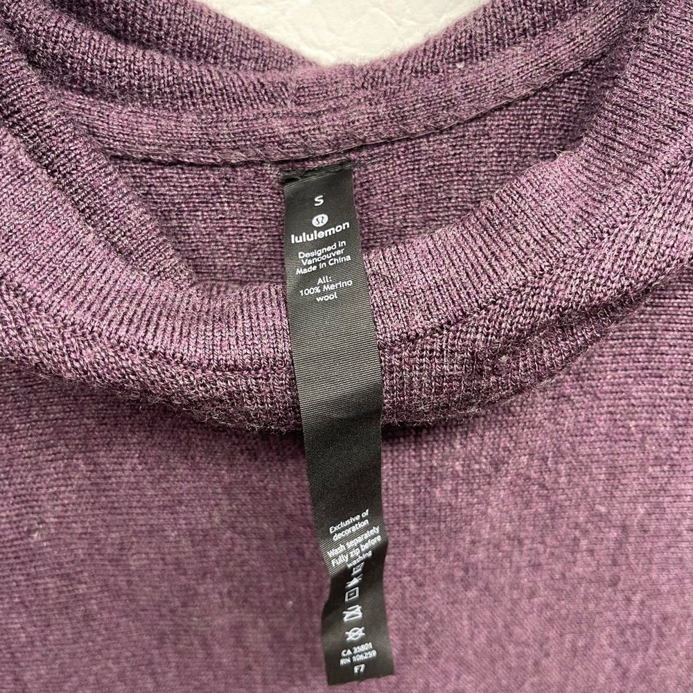 Lululemon womens hoodie sweater size S long sleeves - Picture 3 of 7